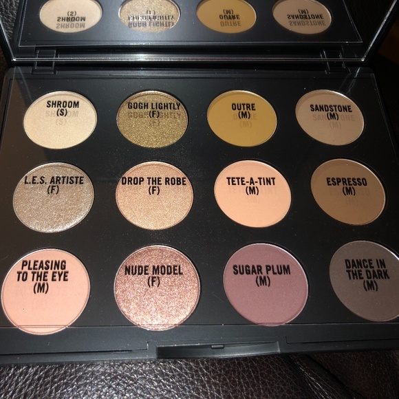 NIB MAC 🎨ART LIBRARY - Picture 3 of 4